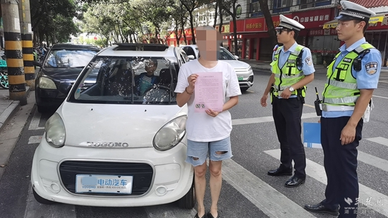 圖1：對情節(jié)輕微的車主，通過寫承諾書方式開展勸誡引導.jpg